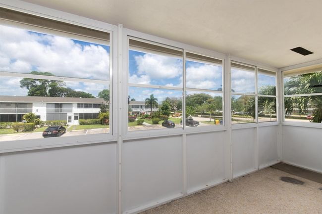 322 - 322 Windsor N, Condo with 1 bedrooms, 2 bathrooms and null parking in West Palm Beach FL | Image 11