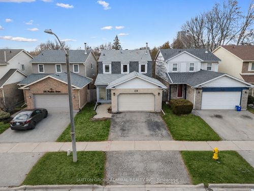 218 Mullen Dr, Thornhill, ON, L4J2P1 | Card Image