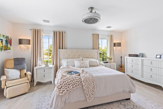 261-W-Seaview-Drive-master-bedroom-b | Image 11