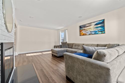 38309 Southfarm Ln, Northville, MI, 48167-8961 | Card Image