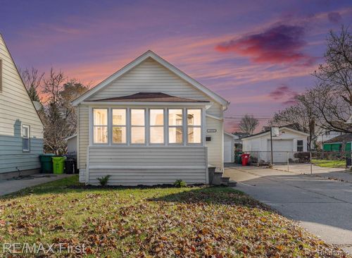 22752 Cushing Ave, Eastpointe, MI, 48021-1724 | Card Image