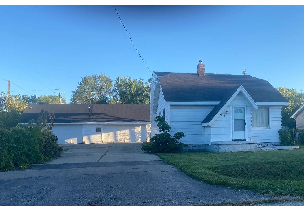 Norton St, Burton, MI 48529