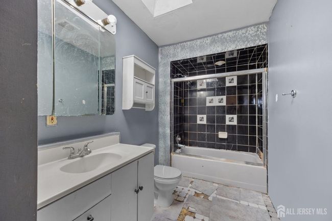1419 Highway 33, House other with 5 bedrooms, 3 bathrooms and null parking in Hamilton NJ | Image 24