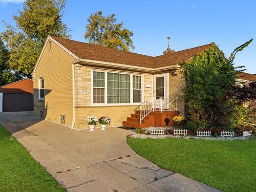 2136 Bristol Ave, Westchester, IL, 60154-4408 | Card Image