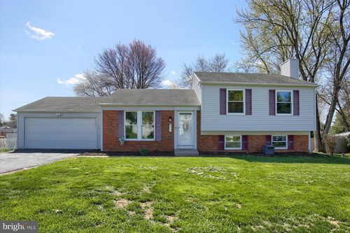915 Derbyshire Ave, MECHANICSBURG, PA, 17055-5704 | Card Image