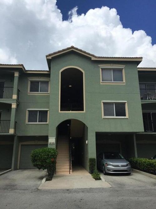 302-350 Crestwood Cir, Royal Palm Beach, FL, 33411-4978 | Card Image