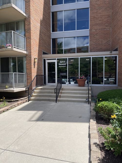1c-2211 S Stewart Ave, Lombard, IL, 60148-5522 | Card Image