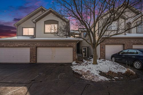 921 Parkhill Cir, Aurora, IL, 60502-9092 | Card Image