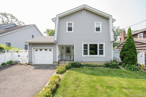 21 Vause Street, Huntington, NY, 11768 | Card Image