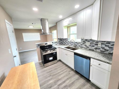 5879 Belcrest St, Houston, TX, 77033-2141 | Card Image