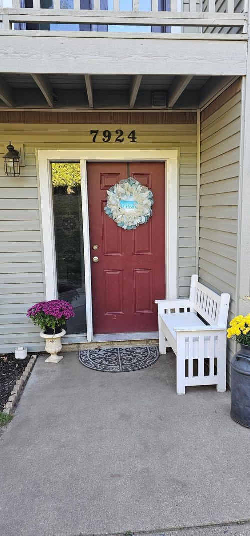 7924 Barbara Ave, Inver Grove Heights, MN, 55077-5828 | Card Image