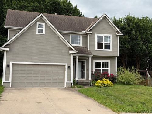 421 Sw Stacey Dr, Lee's Summit, MO, 64082 | Card Image