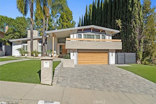 19501 Greenbriar Dr, Tarzana, CA, 91356-5422 | Card Image