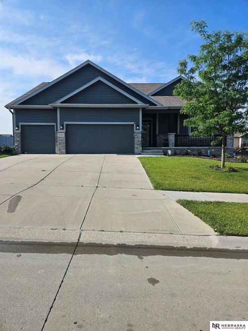 11513 Grissom St, Papillion, NE, 68046-3214 | Card Image