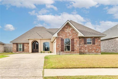 202 Liza Ct, Montz, LA, 70068-7614 | Card Image