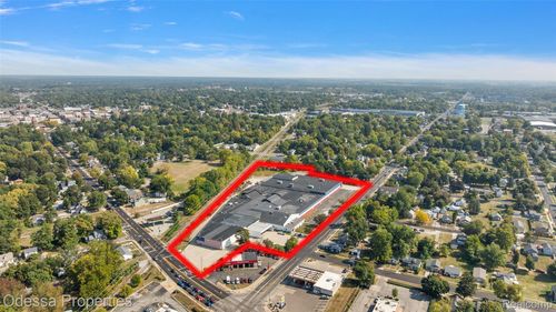 412 W Beecher St, Adrian, MI, 49221-3806 | Card Image