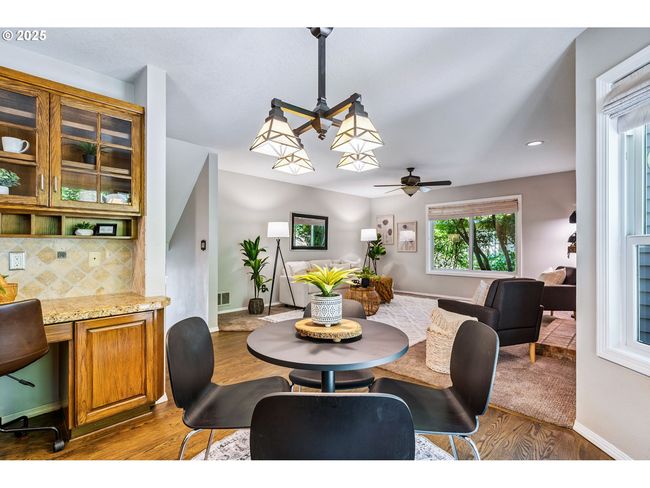 Kitchen/Family Room | Image 19