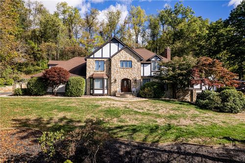 122 Farmington Pl, Greensburg, PA, 15601-5815 | Card Image