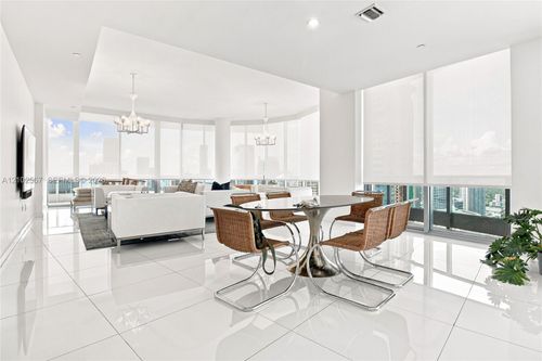 5302-200 Biscayne Boulevard Way, Miami, FL, 33131-2167 | Card Image