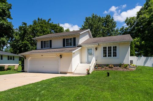 7686 Rendell Dr, Elkhorn, WI, 53121-2733 | Card Image