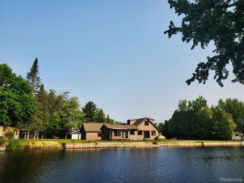 115 Choctaw Trl, Prudenville, MI, 48651-9725 | Card Image