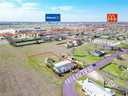1414 5th St, Lockhart, TX, 78644-3720 | Card Image