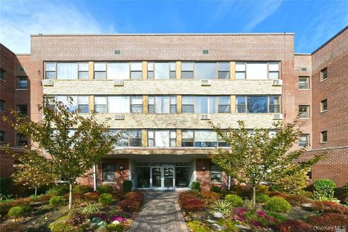 l-15 Hill Park Ave, Great Neck, NY, 11021-3754 | Card Image