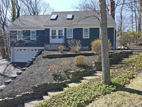 102 Longfellow Ln, Port Jefferson, NY, 11777-1612 | Card Image