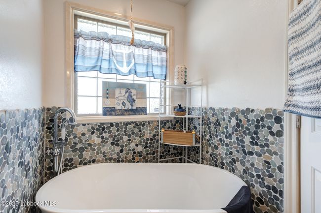 2647 N Highway 788, House other with 3 bedrooms, 2 bathrooms and null parking in Plainview TX | Image 25