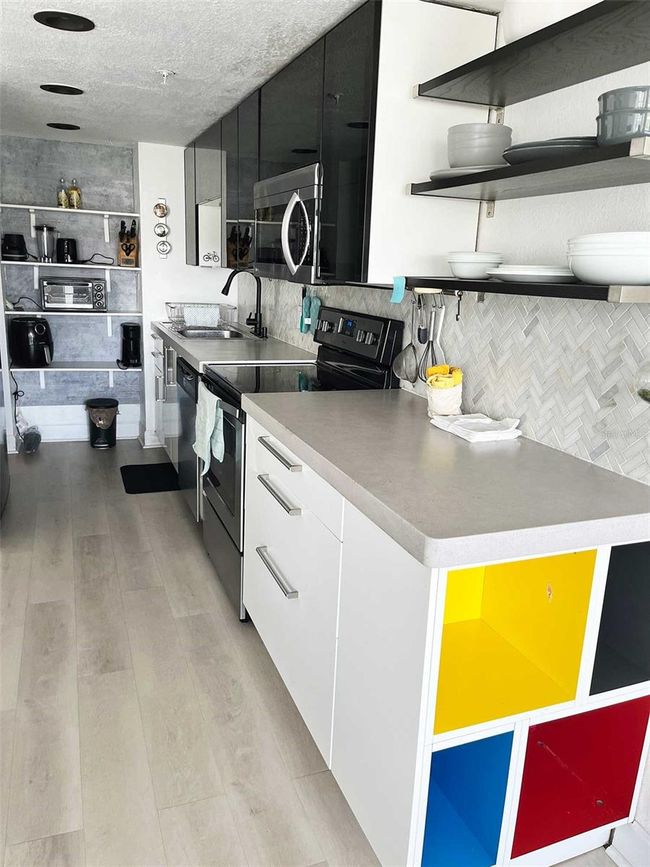 UNIT-405 - 470 3 Rd St S, Condo with 2 bedrooms, 2 bathrooms and null parking in SAINT PETERSBURG FL | Image 17