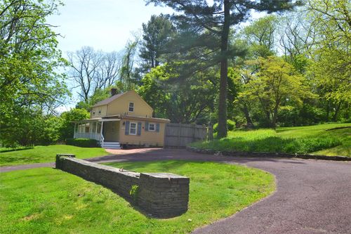 327 Neck Rd, Lloyd Harbor, NY, 11743-1726 | Card Image