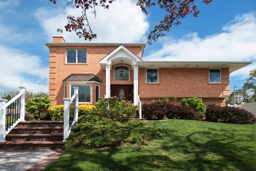 28 Merit Ln, Jericho, NY, 11753-1723 | Card Image