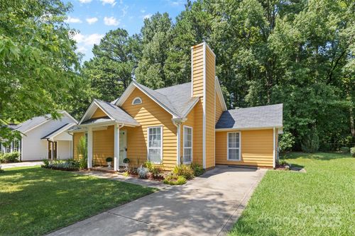 6201 Sunbridge Ct, Charlotte, NC, 28269-2772 | Card Image