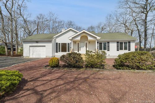 4 Carols Way, Hampton Bays, NY, 11946-3547 | Card Image