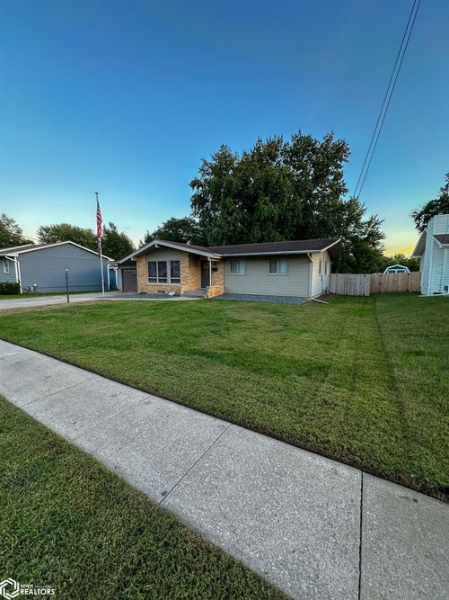 816 4th Ave E, Albia, IA, 52531-2458 | Card Image