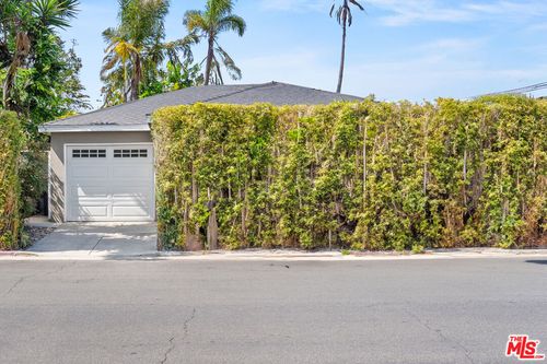 627 Mildred Ave, Venice, CA, 90291-4709 | Card Image