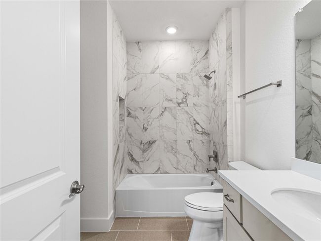 Pomona_Executive_Veronica_72_Bathroom_04 | Image 17