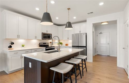 404-141 E Point Dr, Rumford, RI, 02916-3529 | Card Image