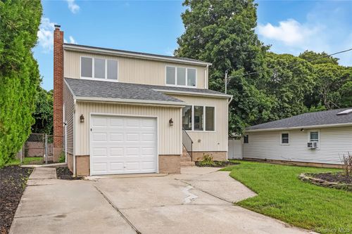 65 Westminster Dr, Shirley, NY, 11967-4317 | Card Image