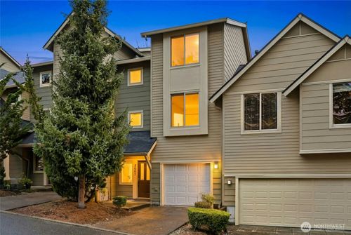 2062 Nw Boulder Way Dr, Issaquah, WA, 98027-5644 | Card Image