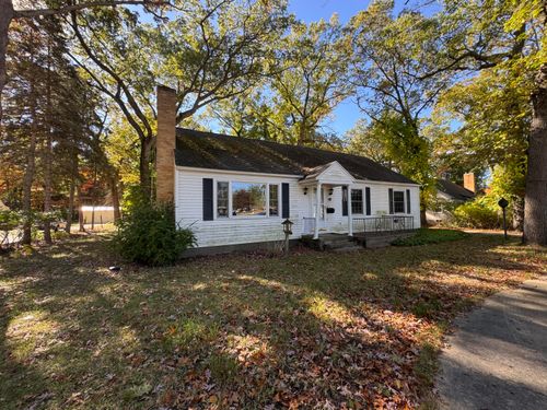 1947 Seminole Road, Norton Shores, MI, 49441 | Card Image