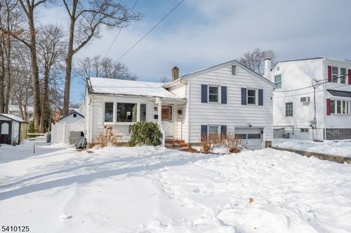 7 Carlson Pl, Lake Hiawatha, NJ, 07034-3101 | Card Image