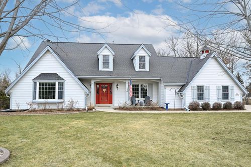 N51W16948 Fair Oak Parkway, Menomonee Falls, WI, 53051 | Card Image