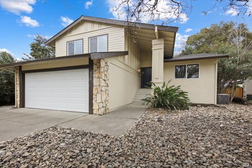 450 Nut Tree Rd, Vacaville, CA, 95687-3321 | Card Image