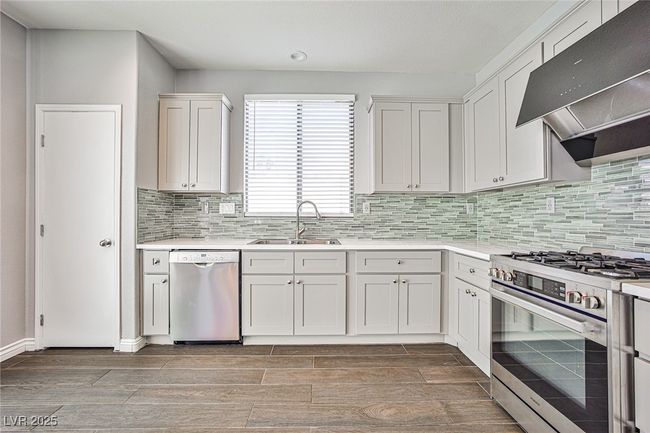 5575 Cresent Valley St, House other with 4 bedrooms, 2 bathrooms and null parking in Las Vegas NV | Image 6