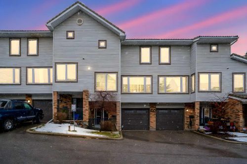 219 Coachway Lane Sw, Calgary, AB, T3H2V9 | Card Image