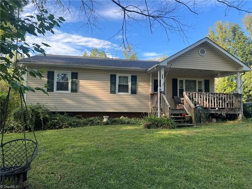262 Woodcreek Dr, Mount Airy, NC, 27030-8056 | Card Image