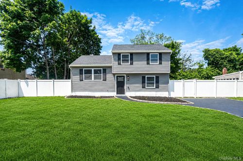 610 Americus Avenue, Brookhaven, NY, 11772 | Card Image