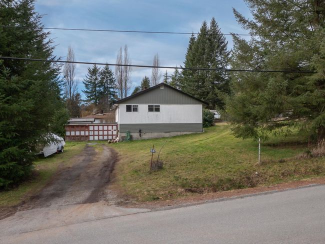 847 Park Road, House other with 3 bedrooms, 1 bathrooms and 5 parking in Gibsons BC | Image 23