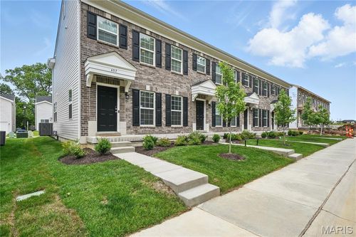 457 Sunset Hollow Dr, Wentzville, MO, 63385-6023 | Card Image